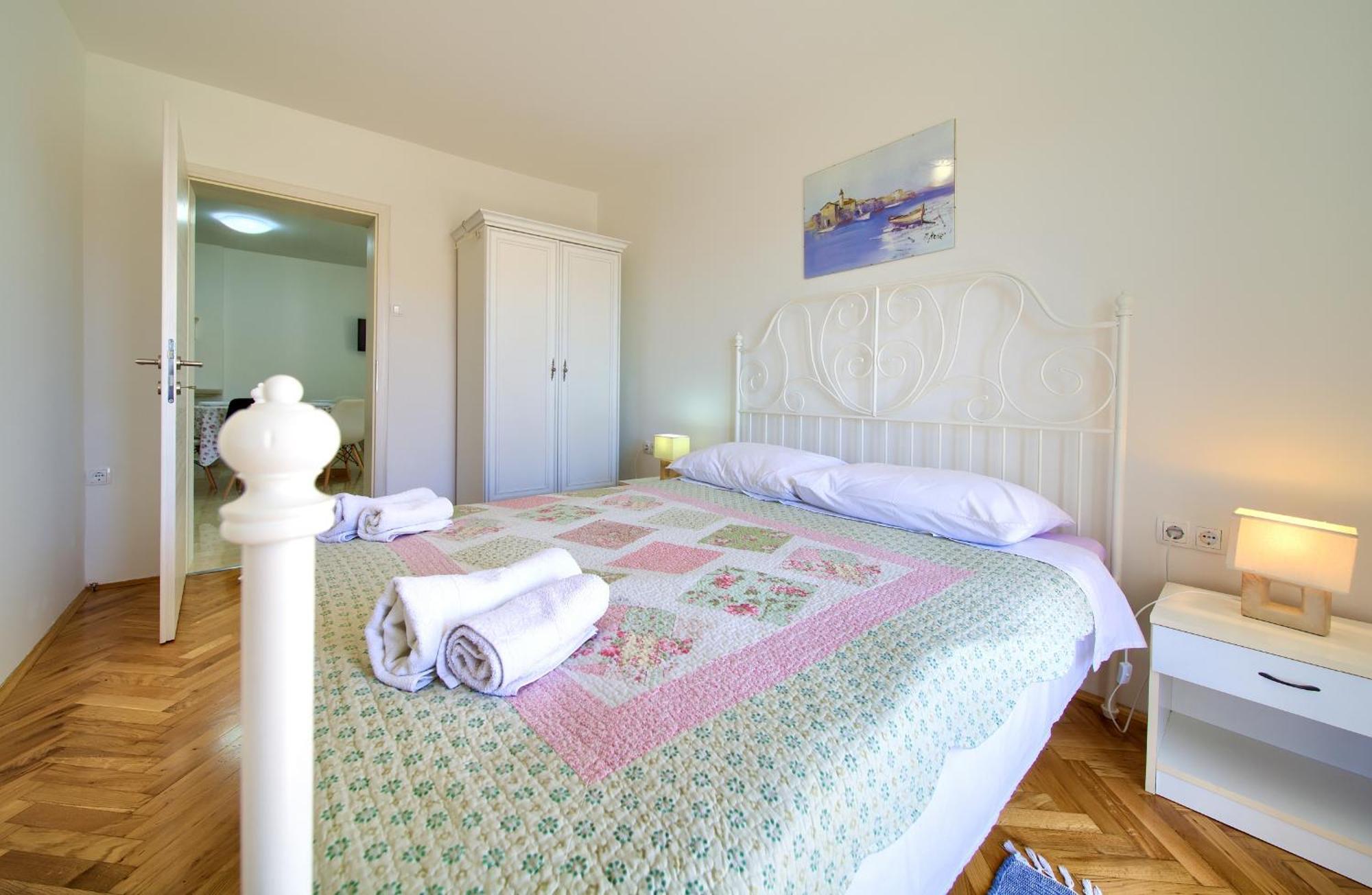 Apartments Rose Krk Town Esterno foto