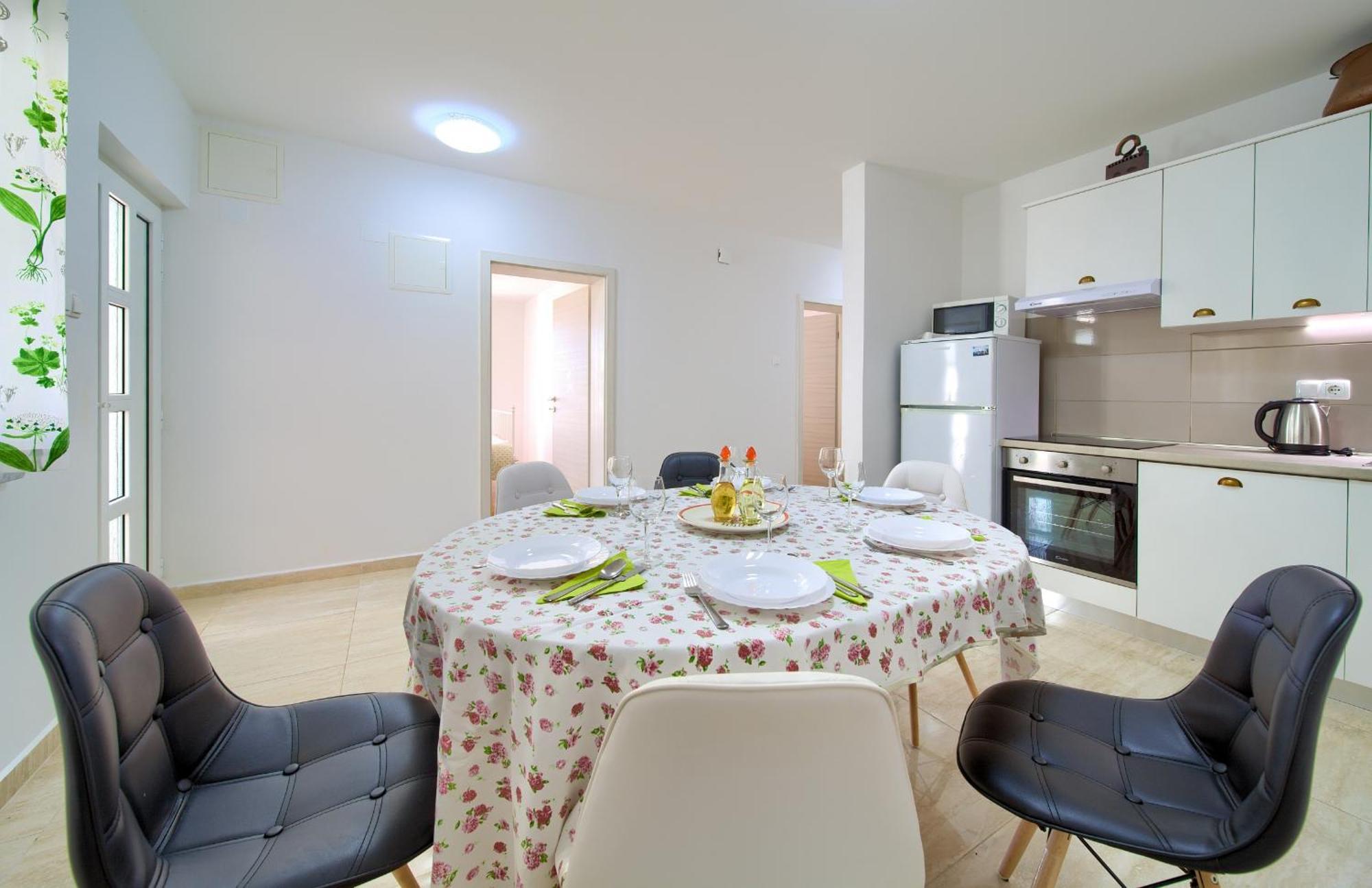 Apartments Rose Krk Town Esterno foto