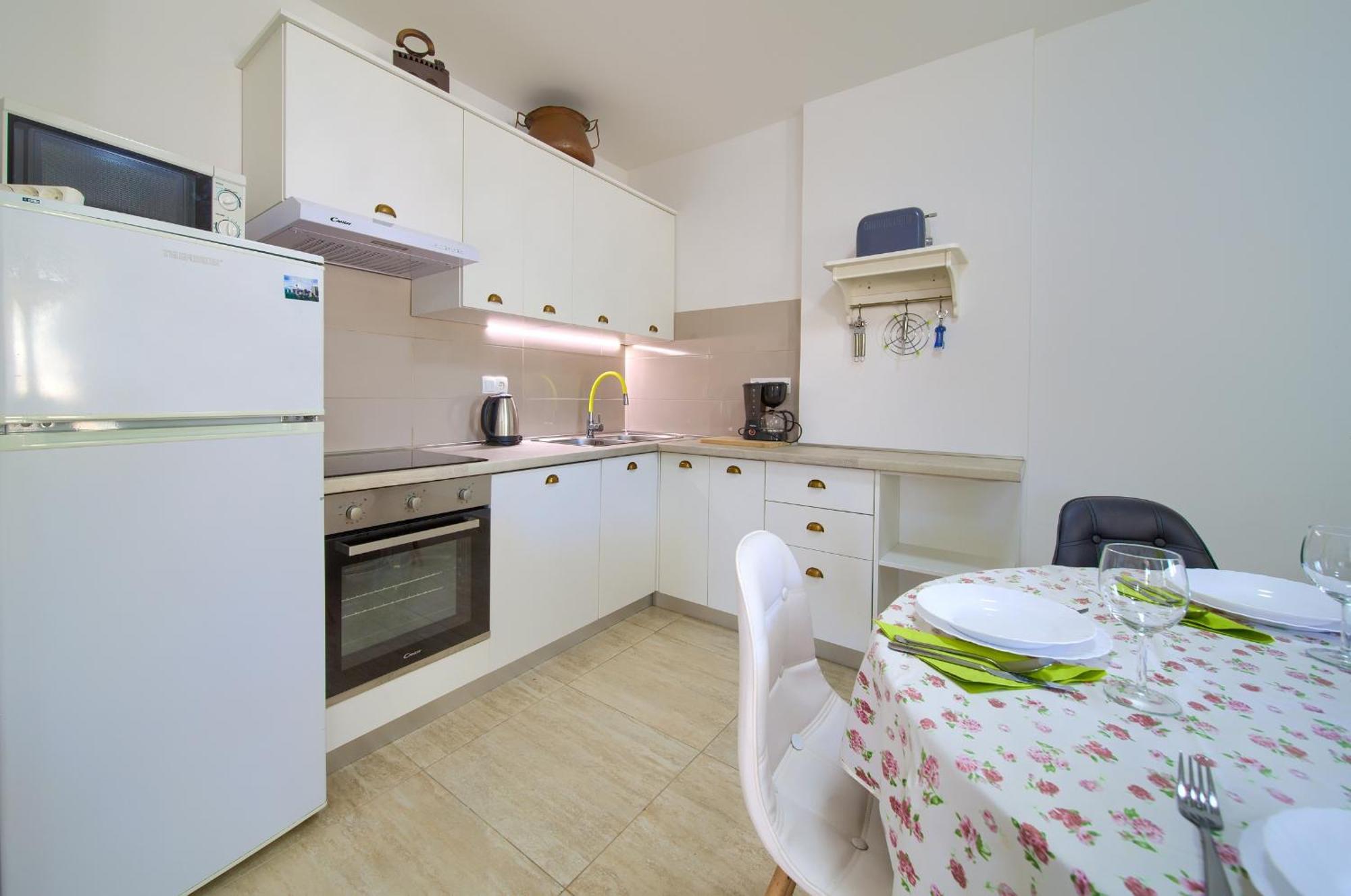 Apartments Rose Krk Town Esterno foto