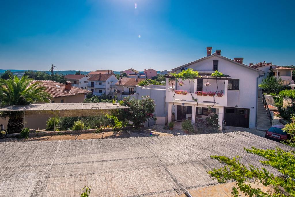 Apartments Rose Krk Town Esterno foto